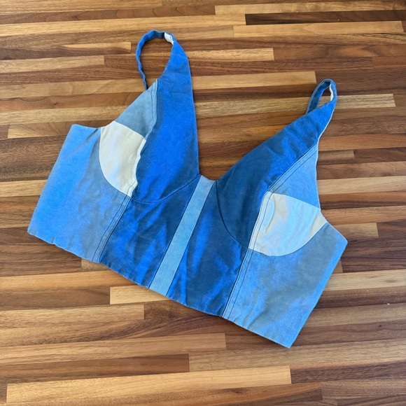 BCBGeneration Crop Top - Picture 3 of 8